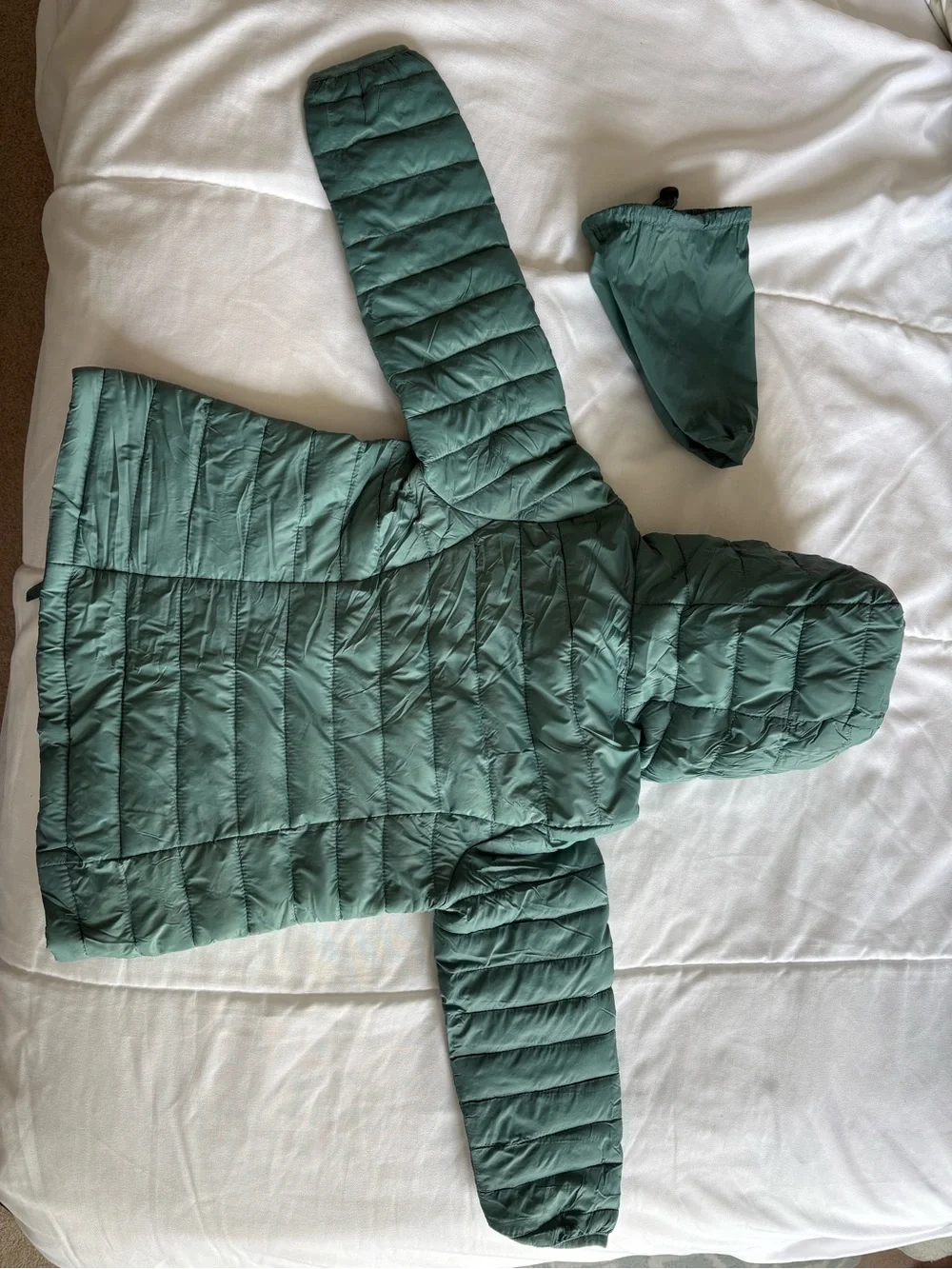Amazon Essentials Kids Hooded Puffer Jacket - Sage Green 4/5 like new